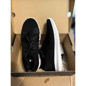 Women's Under Armour ThreadBorne Shift, Black, Size 8